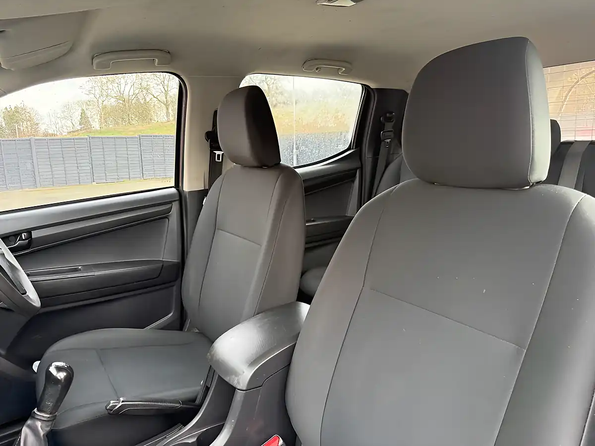 Used 2017 Isuzu D-Max Pickup White - Interior and Exterior details 19