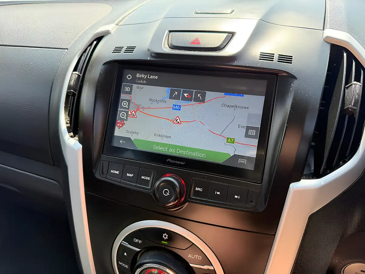 Used 2017 Isuzu D-Max Utah Green - Interior and Exterior details 11