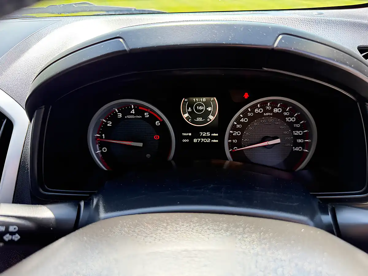 Used 2017 Isuzu D-Max Utah Green - Interior and Exterior details 15