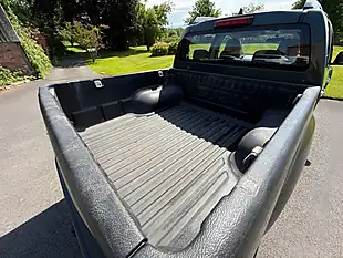 Used 2017 Isuzu D-Max Utah Green - Interior and Exterior details 19