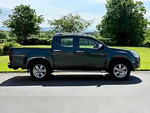 Used 2017 Isuzu D-Max Utah Green - Interior and Exterior details 3