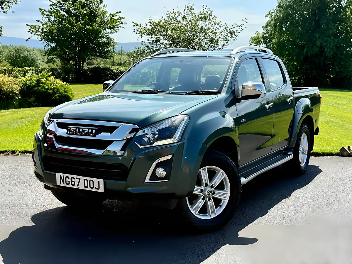 Used 2017 Isuzu D-Max Utah Green - Interior and Exterior details 6