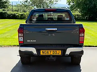 Used 2017 Isuzu D-Max Utah Green - Interior and Exterior details 8