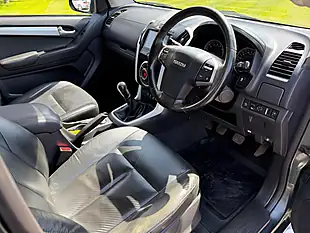 Used 2017 Isuzu D-Max Utah Green - Interior and Exterior details 9