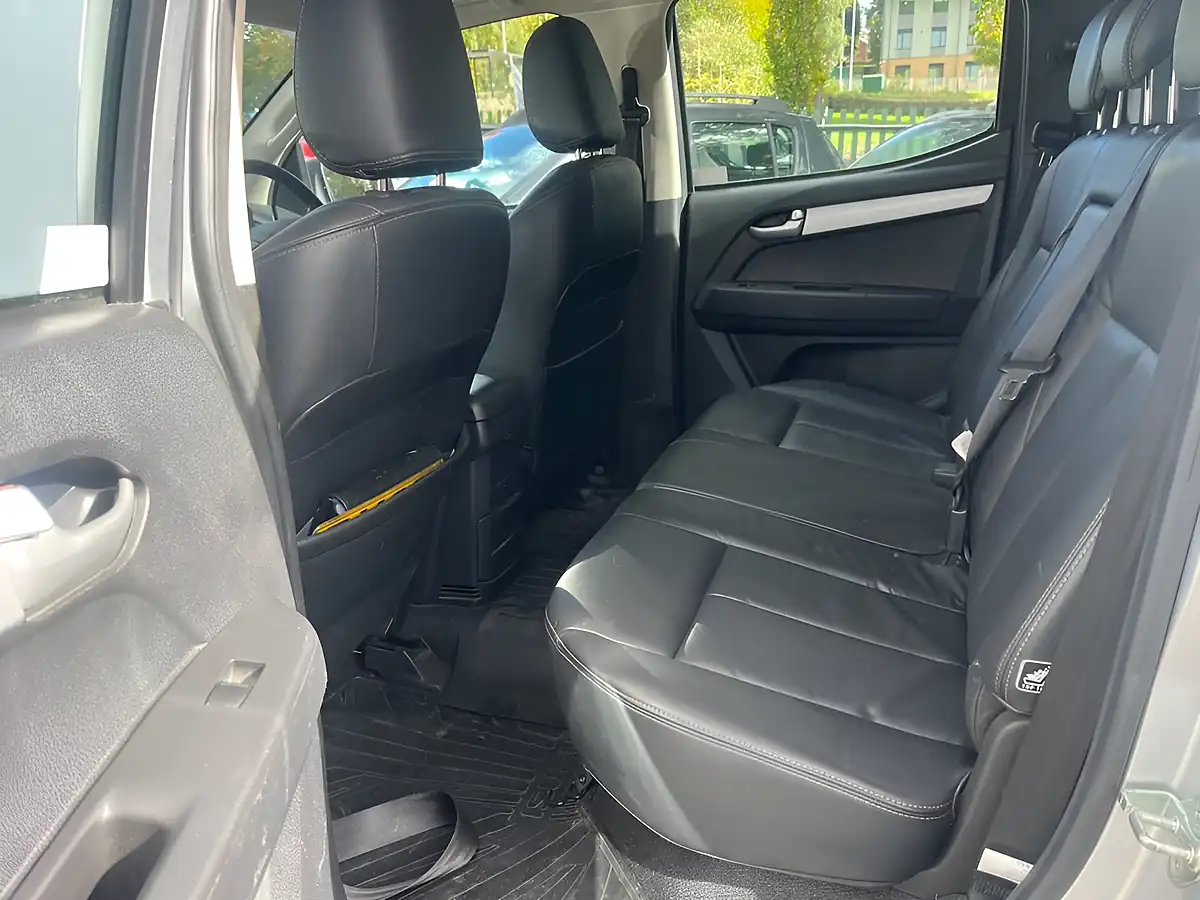 Used 2017 Isuzu D-Max Utah Huntsman Silver - Interior and Exterior details 10