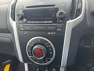 Used 2017 Isuzu D-Max Utah Huntsman Silver - Interior and Exterior details 13