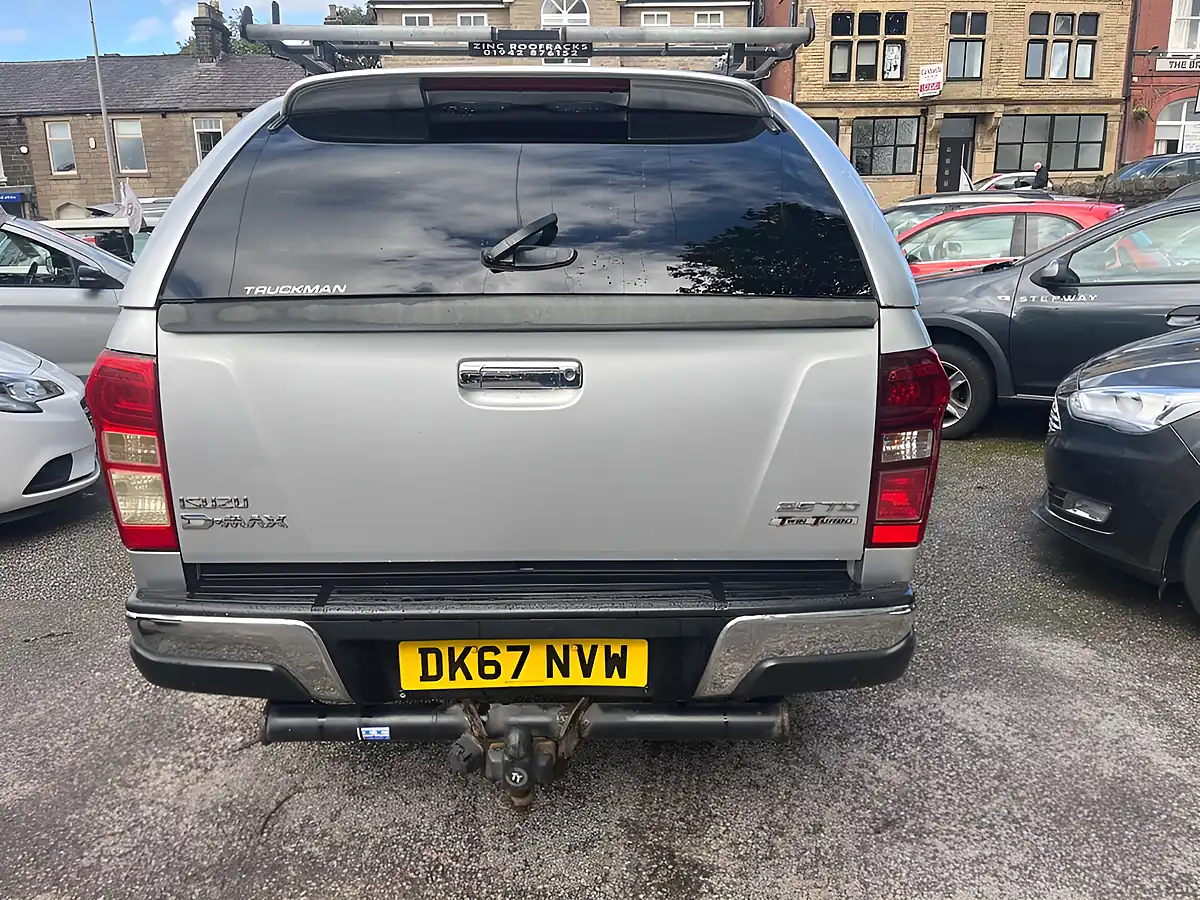 Used 2017 Isuzu D-Max Utah Huntsman Silver - Interior and Exterior details 4