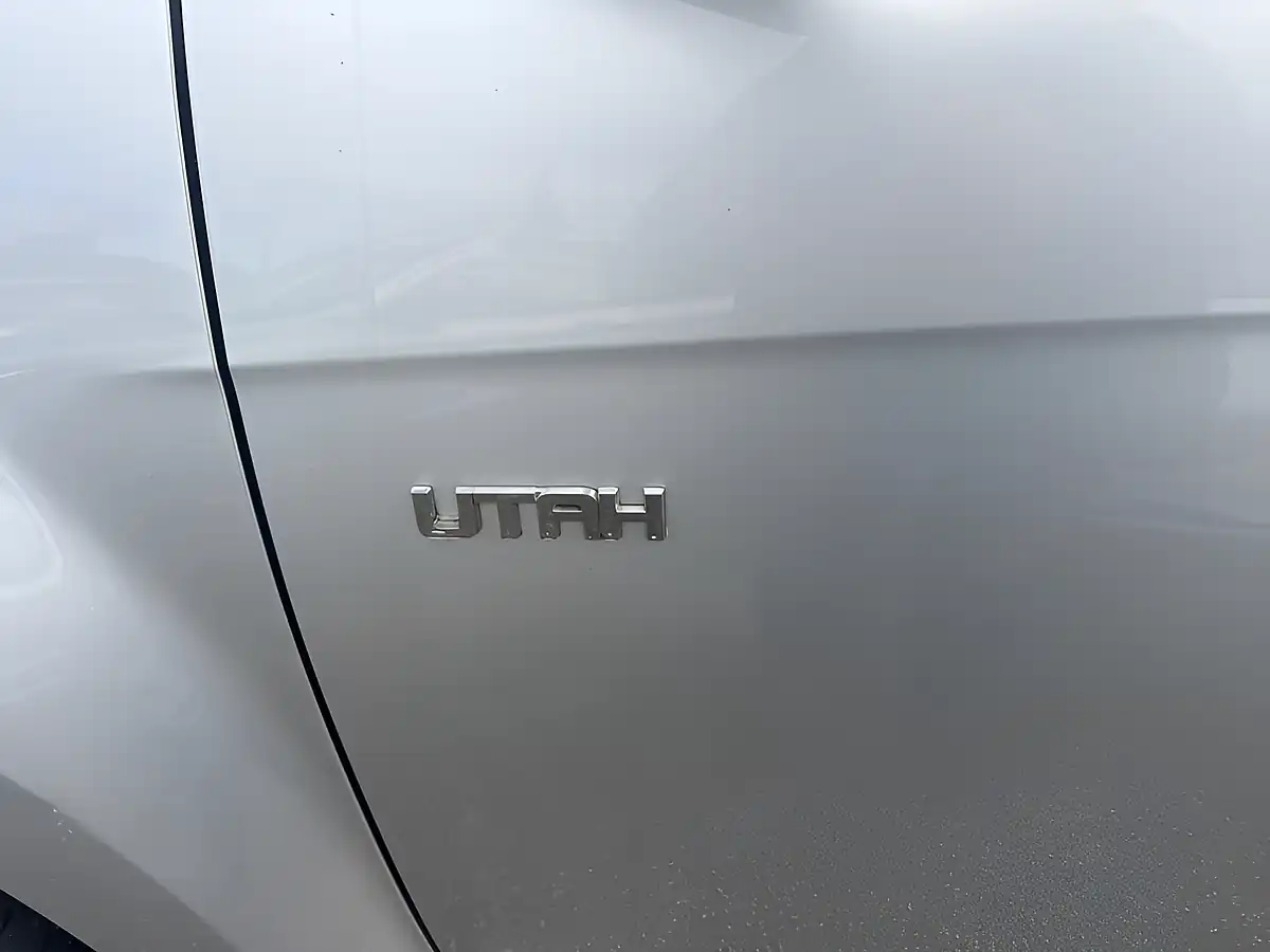 Used 2017 Isuzu D-Max Utah Huntsman Silver - Interior and Exterior details 8