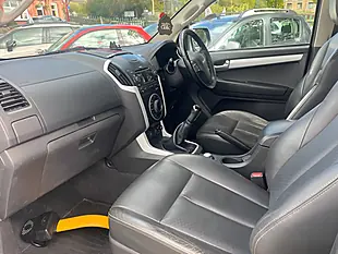 Used 2017 Isuzu D-Max Utah Huntsman Silver - Interior and Exterior details 9