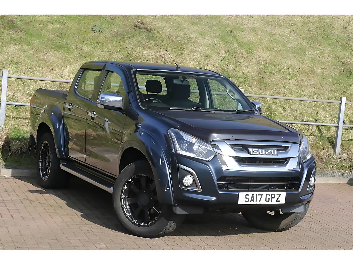 Used 2017 Isuzu D-Max Yukon Nautilus Blue - Front View