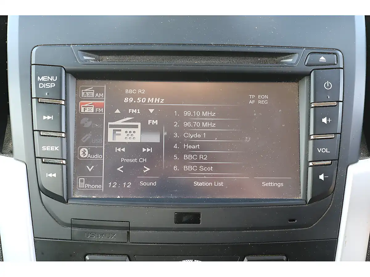 Used 2017 Isuzu D-Max Yukon Nautilus Blue - Interior and Exterior details 11