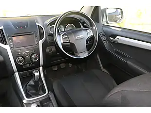 Used 2017 Isuzu D-Max Yukon Nautilus Blue - Interior and Exterior details 15