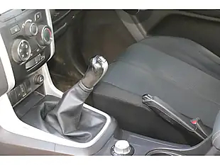 Used 2017 Isuzu D-Max Yukon Nautilus Blue - Interior and Exterior details 19