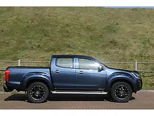 Used 2017 Isuzu D-Max Yukon Nautilus Blue - Interior and Exterior details 2