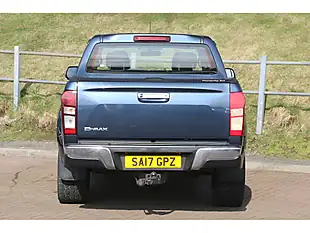 Used 2017 Isuzu D-Max Yukon Nautilus Blue - Interior and Exterior details 4