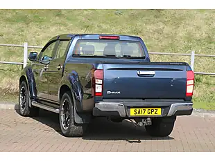 Used 2017 Isuzu D-Max Yukon Nautilus Blue - Interior and Exterior details 5
