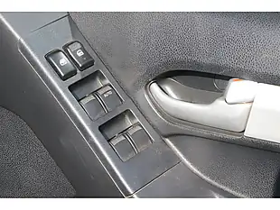Used 2017 Isuzu D-Max Yukon Nautilus Blue - Interior and Exterior details 9