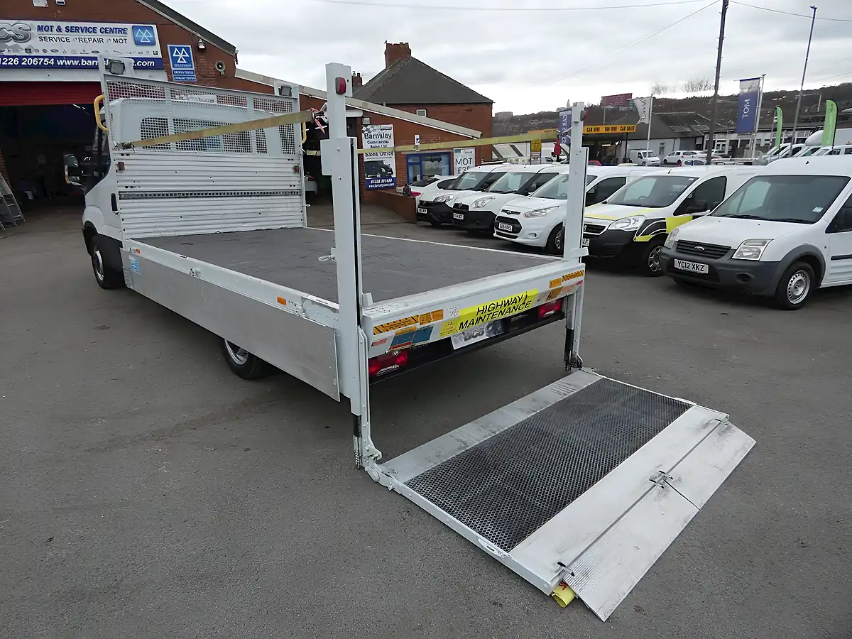 Used 2017 Iveco Daily 35S 3750 Lwb Dropside White - Interior and Exterior details 11