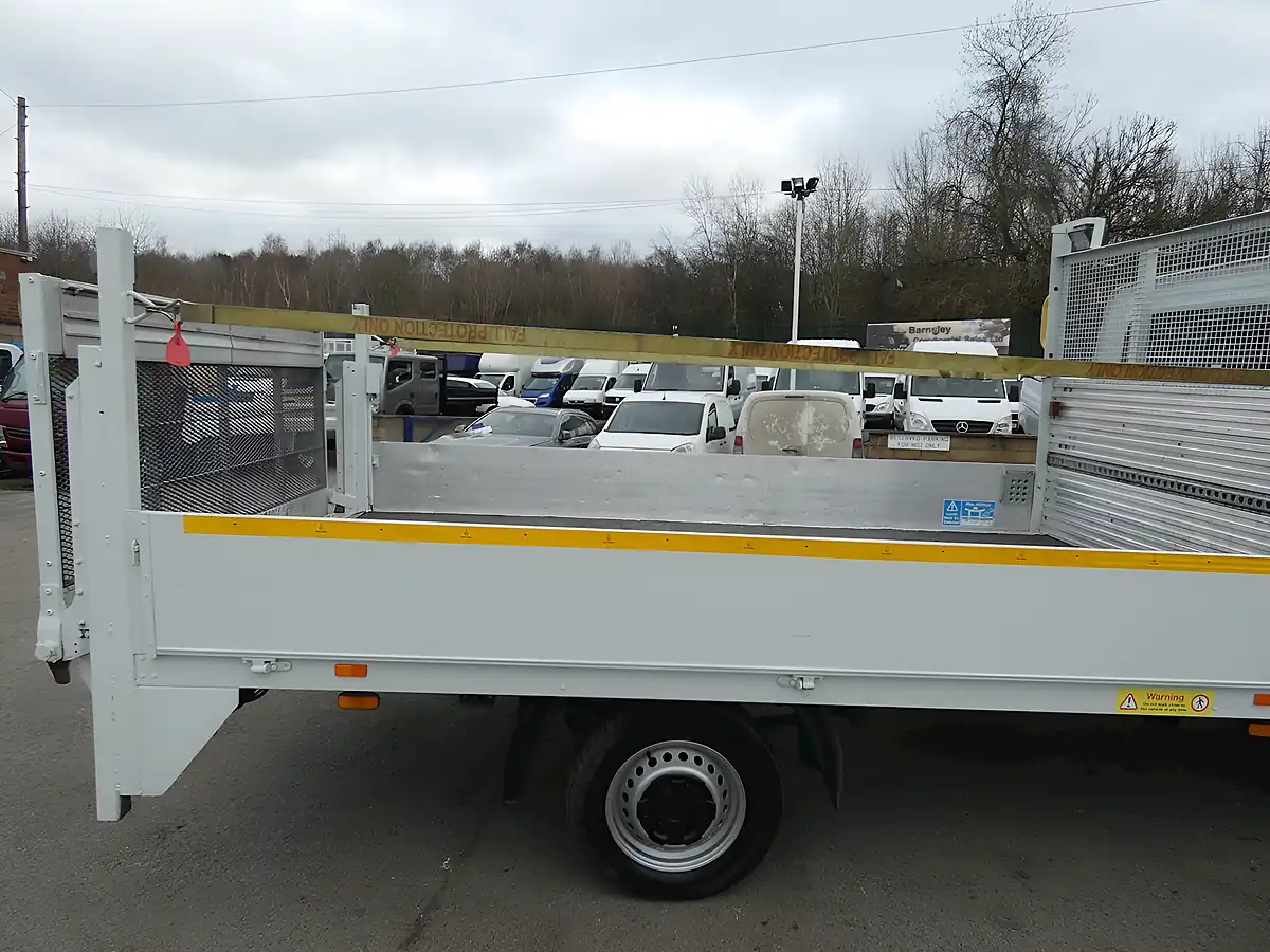 Used 2017 Iveco Daily 35S 3750 Lwb Dropside White - Interior and Exterior details 12