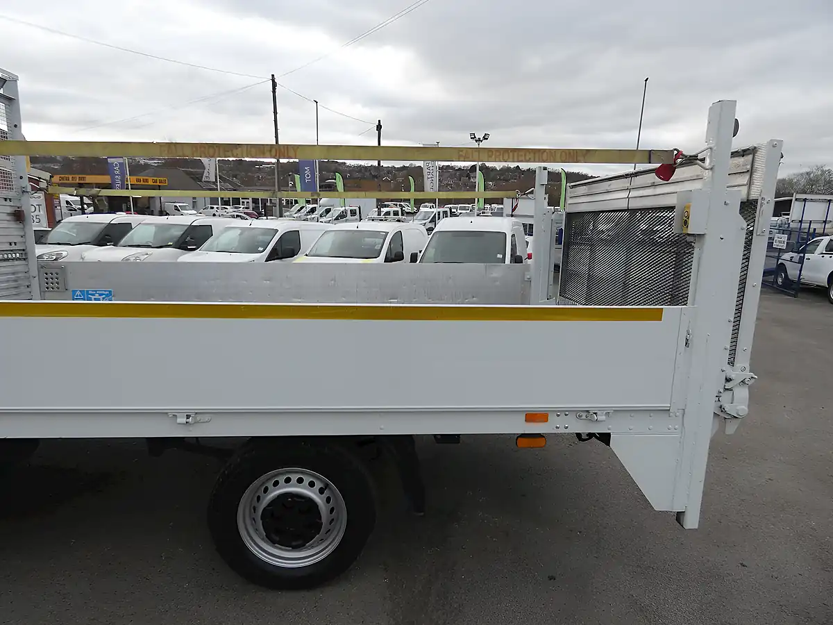 Used 2017 Iveco Daily 35S 3750 Lwb Dropside White - Interior and Exterior details 14
