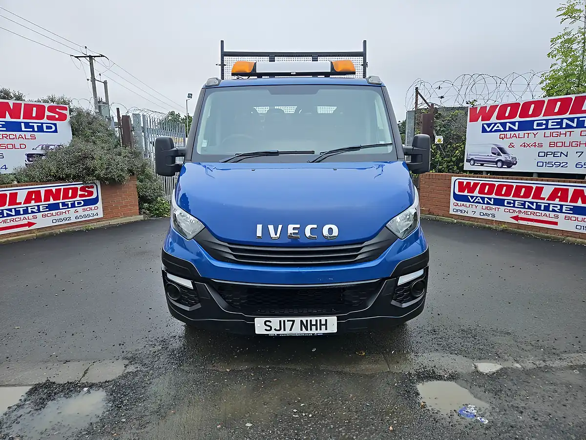 Used 2017 Iveco Daily Crew Cab Tipper Blue - Interior and Exterior details 3