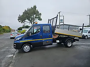 Used 2017 Iveco Daily Crew Cab Tipper Blue - Interior and Exterior details 5