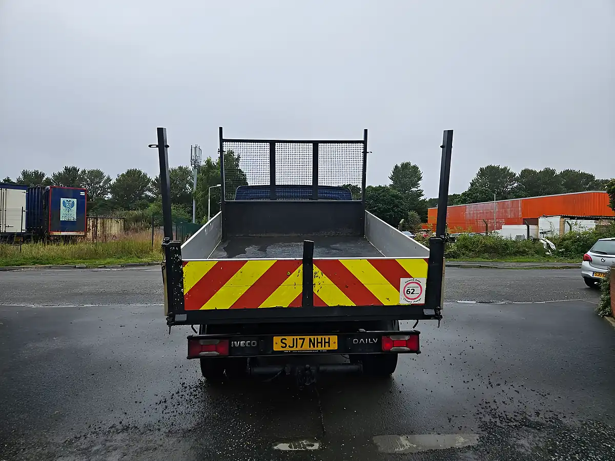 Used 2017 Iveco Daily Crew Cab Tipper Blue - Interior and Exterior details 7