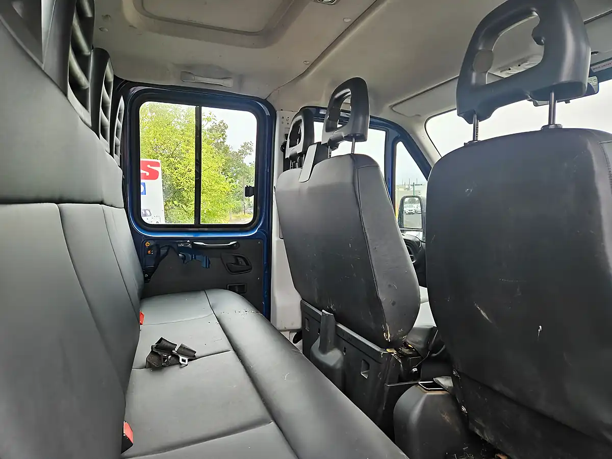 Used 2017 Iveco Daily Crew Cab Tipper Blue - Interior and Exterior details 9