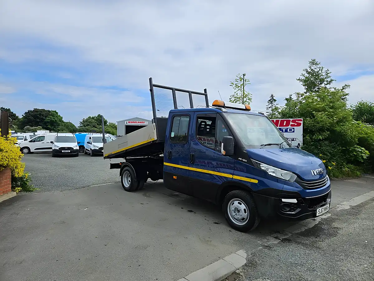 Used 2017 Iveco Daily Crew Cab Tipper Pickup Blue - Front View