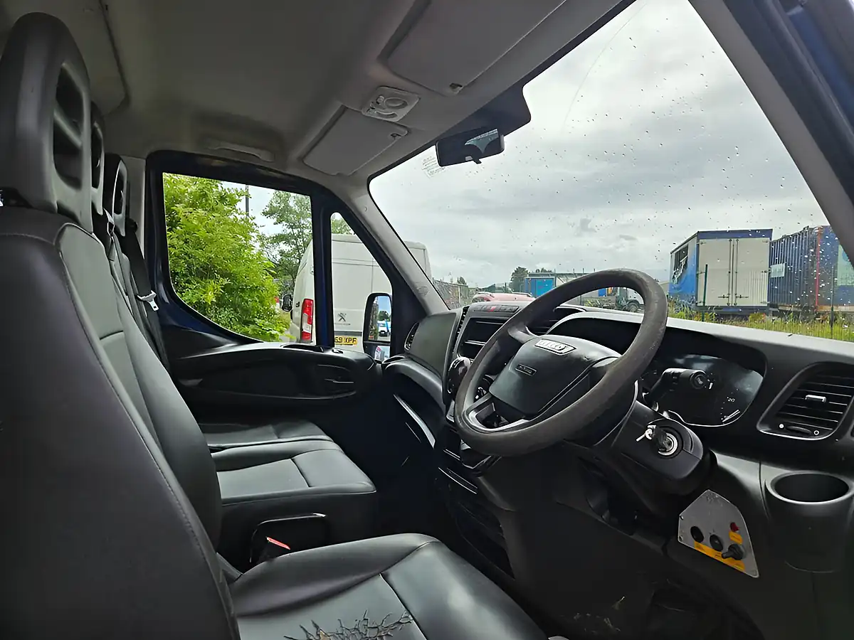 Used 2017 Iveco Daily Crew Cab Tipper Pickup Blue - Interior and Exterior details 11
