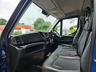 Used 2017 Iveco Daily Crew Cab Tipper Pickup Blue - Interior and Exterior details 12
