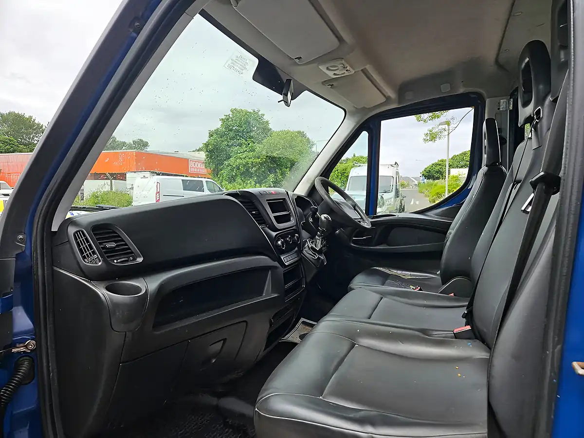 Used 2017 Iveco Daily Crew Cab Tipper Pickup Blue - Interior and Exterior details 12