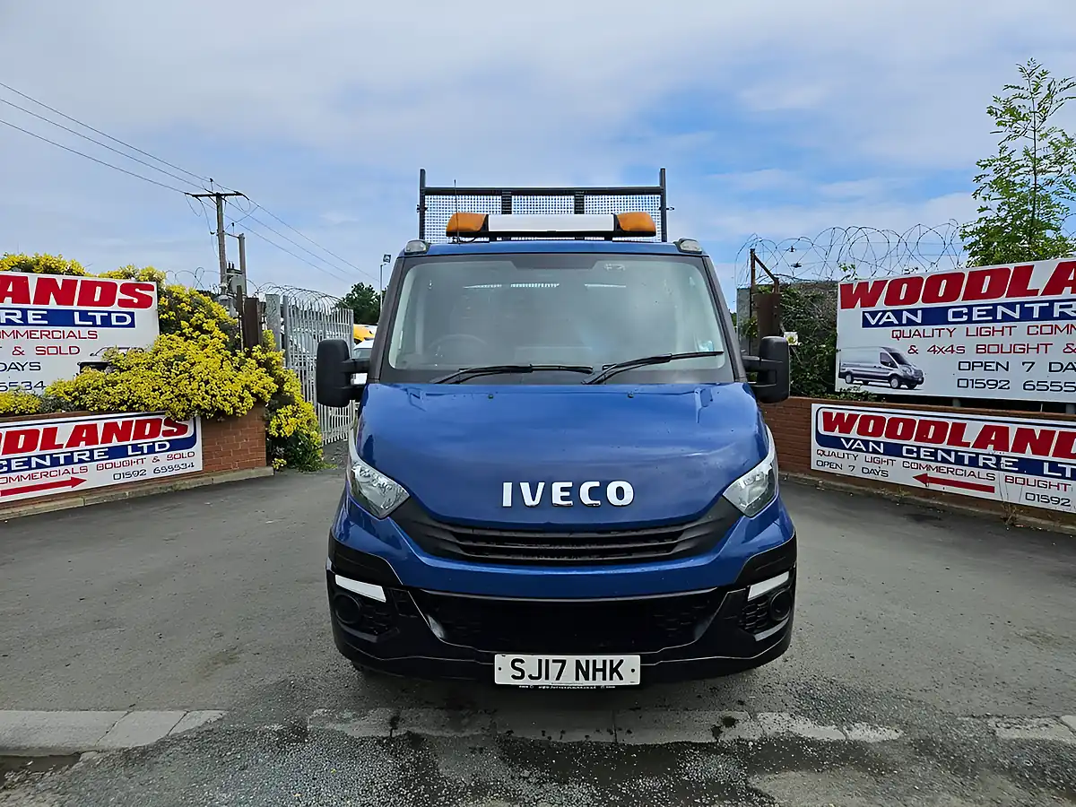 Used 2017 Iveco Daily Crew Cab Tipper Pickup Blue - Interior and Exterior details 3