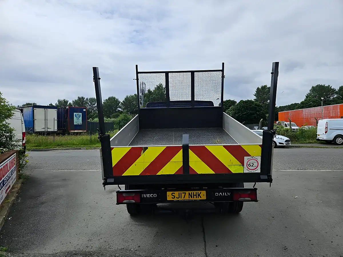 Used 2017 Iveco Daily Crew Cab Tipper Pickup Blue - Interior and Exterior details 7