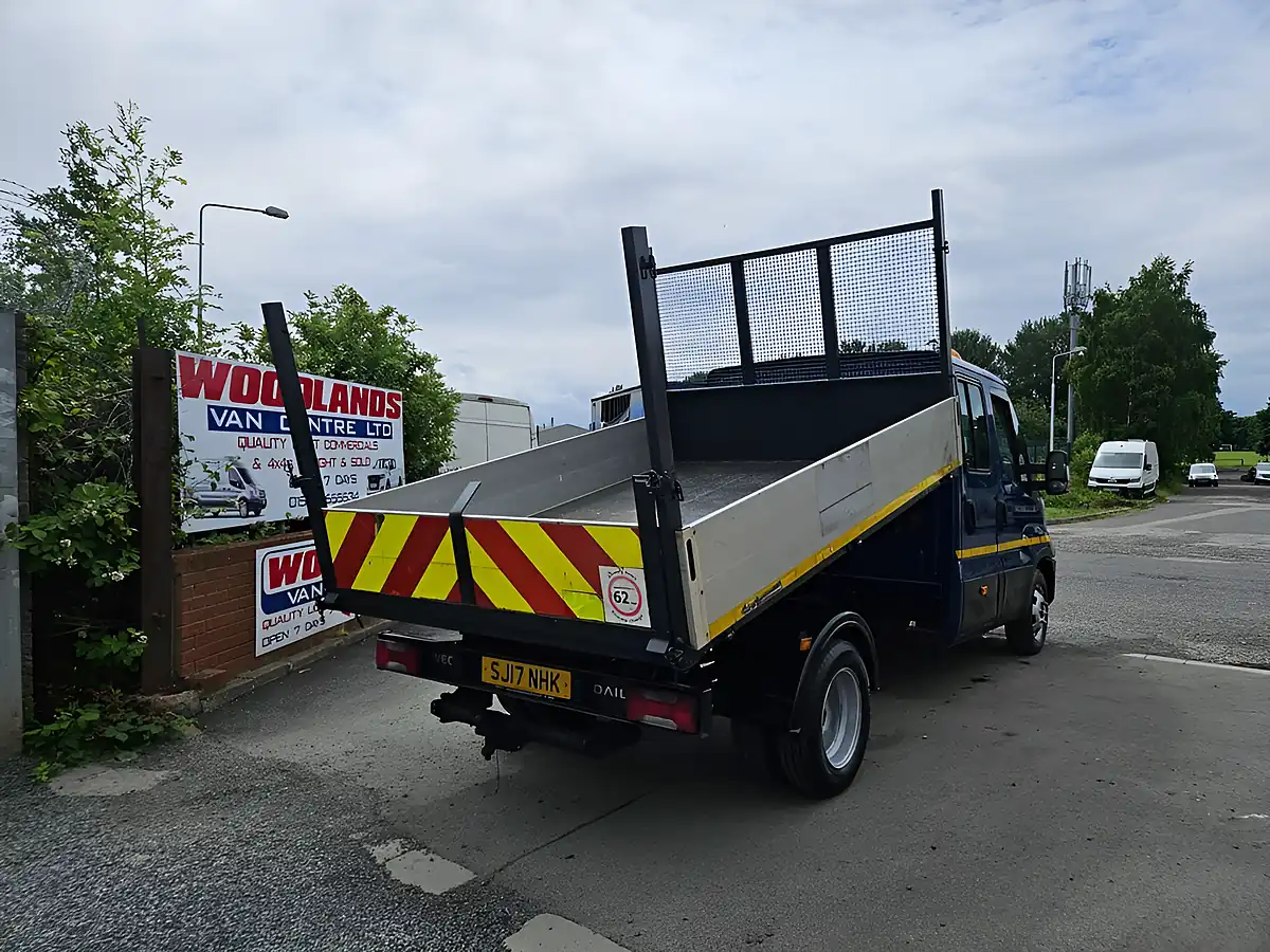 Used 2017 Iveco Daily Crew Cab Tipper Pickup Blue - Interior and Exterior details 8