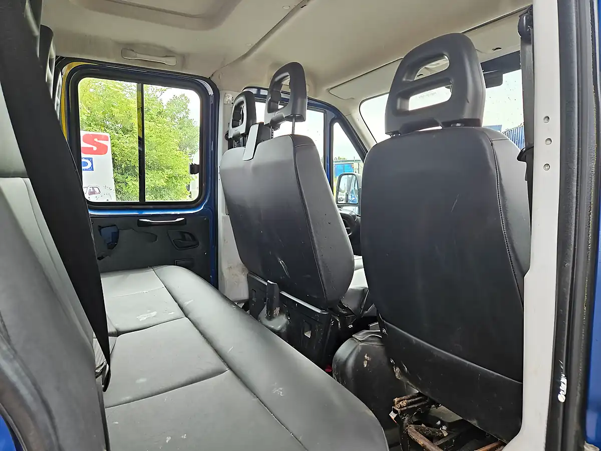 Used 2017 Iveco Daily Crew Cab Tipper Pickup Blue - Interior and Exterior details 9
