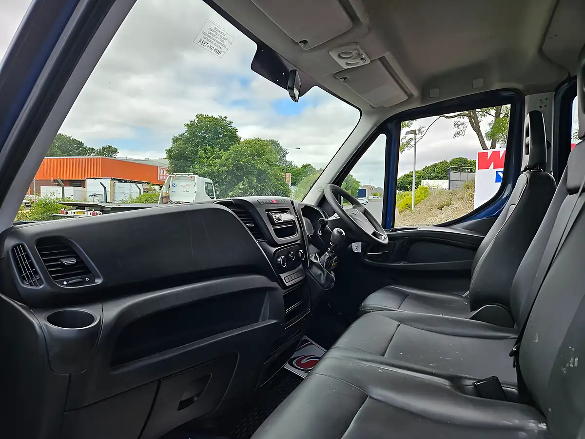 Used 2017 Iveco Daily Crew Cab Tipper Pickup Blue - Interior and Exterior details 11