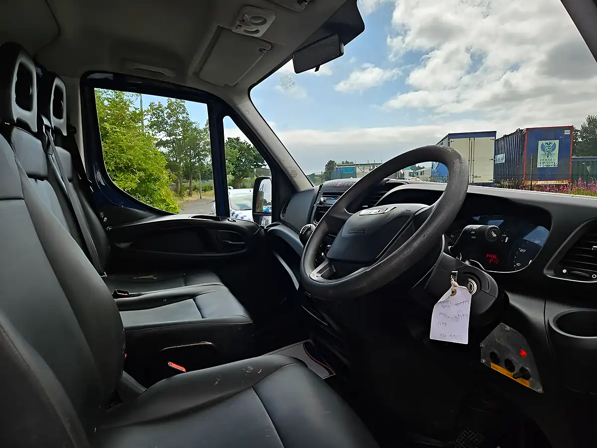 Used 2017 Iveco Daily Crew Cab Tipper Pickup Blue - Interior and Exterior details 12