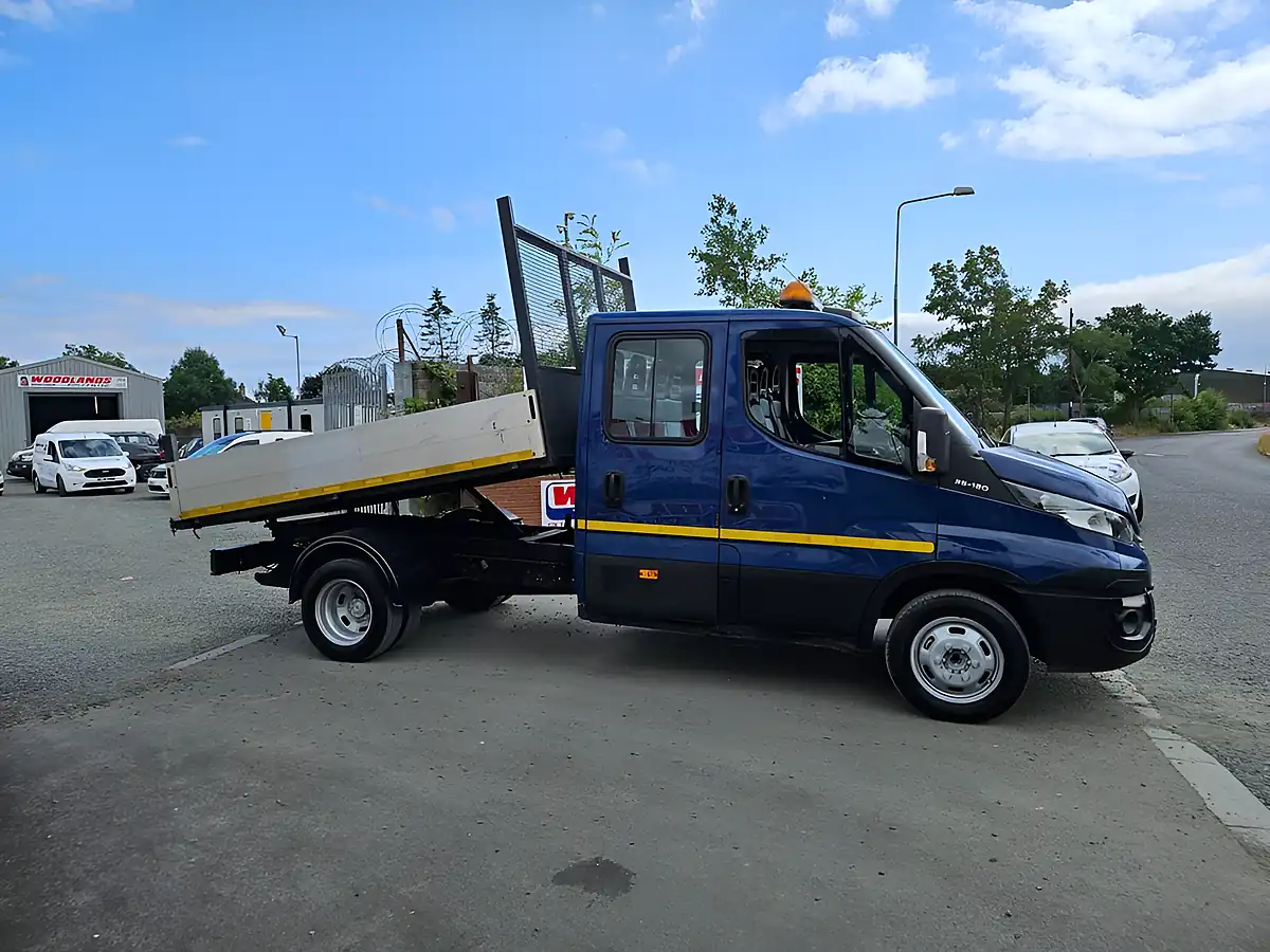 Used 2017 Iveco Daily Crew Cab Tipper Pickup Blue - Interior and Exterior details 2