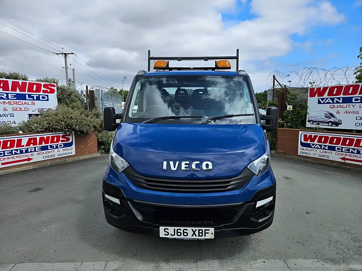Used 2017 Iveco Daily Crew Cab Tipper Pickup Blue - Interior and Exterior details 3