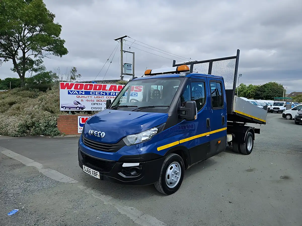 Used 2017 Iveco Daily Crew Cab Tipper Pickup Blue - Interior and Exterior details 4