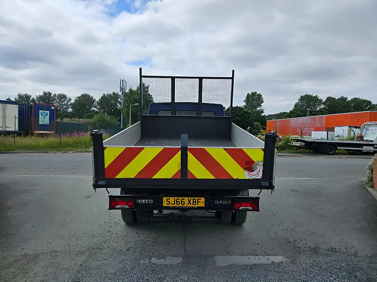 Used 2017 Iveco Daily Crew Cab Tipper Pickup Blue - Interior and Exterior details 7