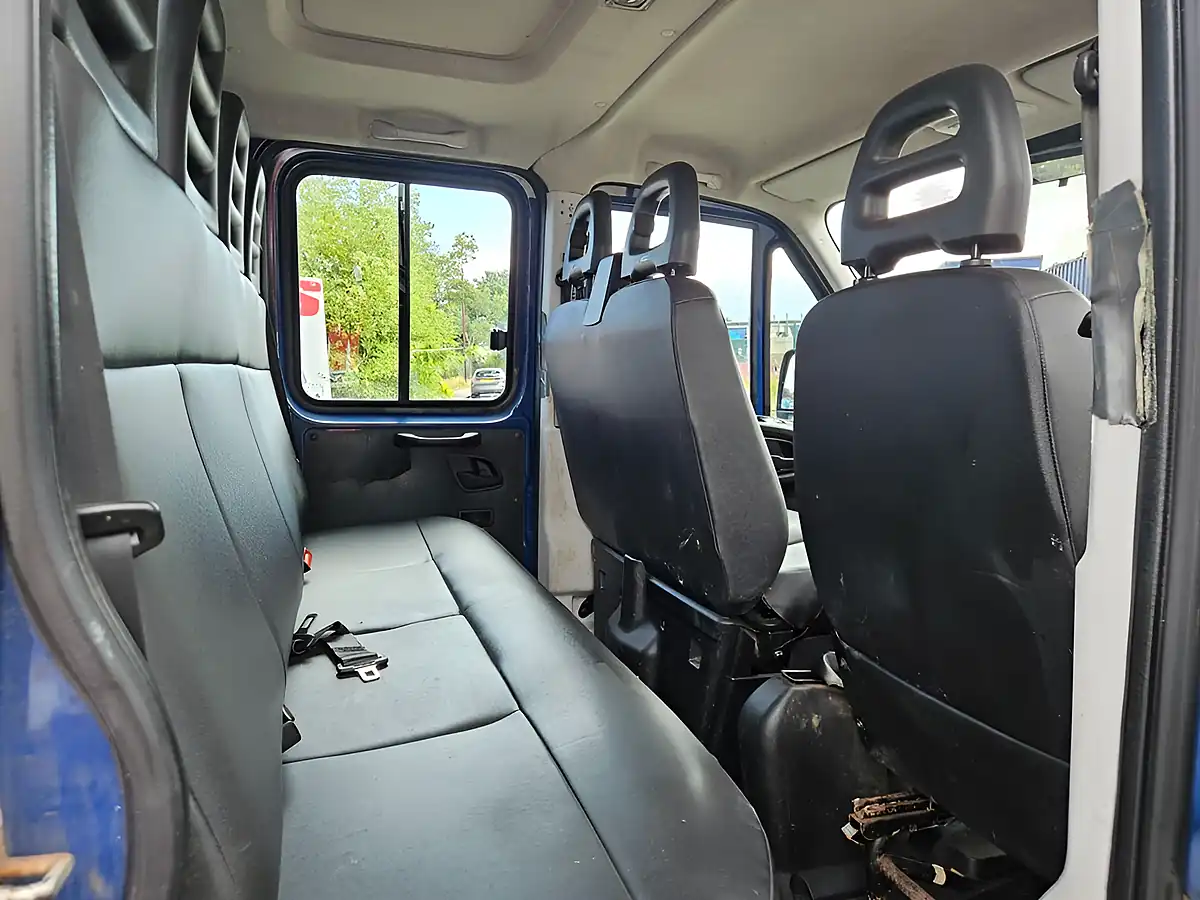 Used 2017 Iveco Daily Crew Cab Tipper Pickup Blue - Interior and Exterior details 9