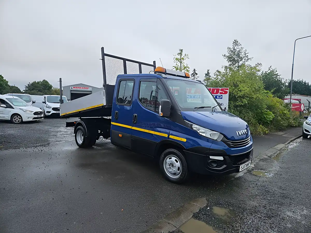 Used 2017 Iveco Daily Crew Cab Tipper Pickup Blue - Front View