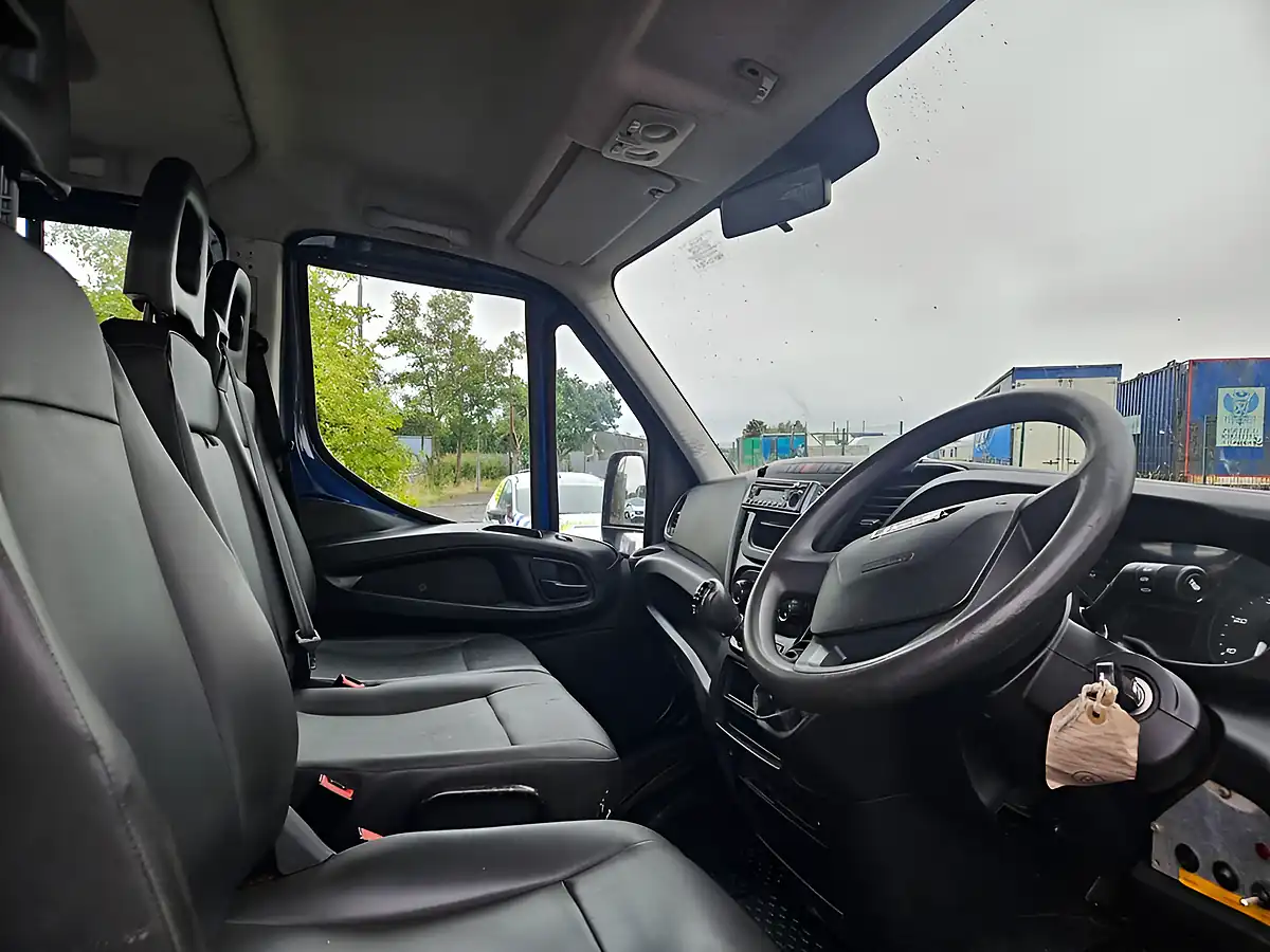 Used 2017 Iveco Daily Crew Cab Tipper Pickup Blue - Interior and Exterior details 12
