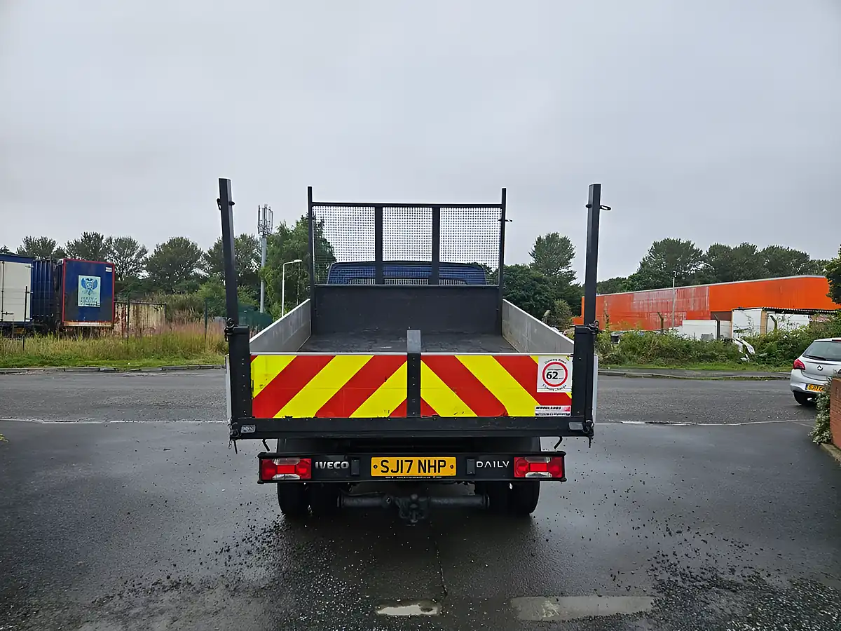 Used 2017 Iveco Daily Crew Cab Tipper Pickup Blue - Interior and Exterior details 7