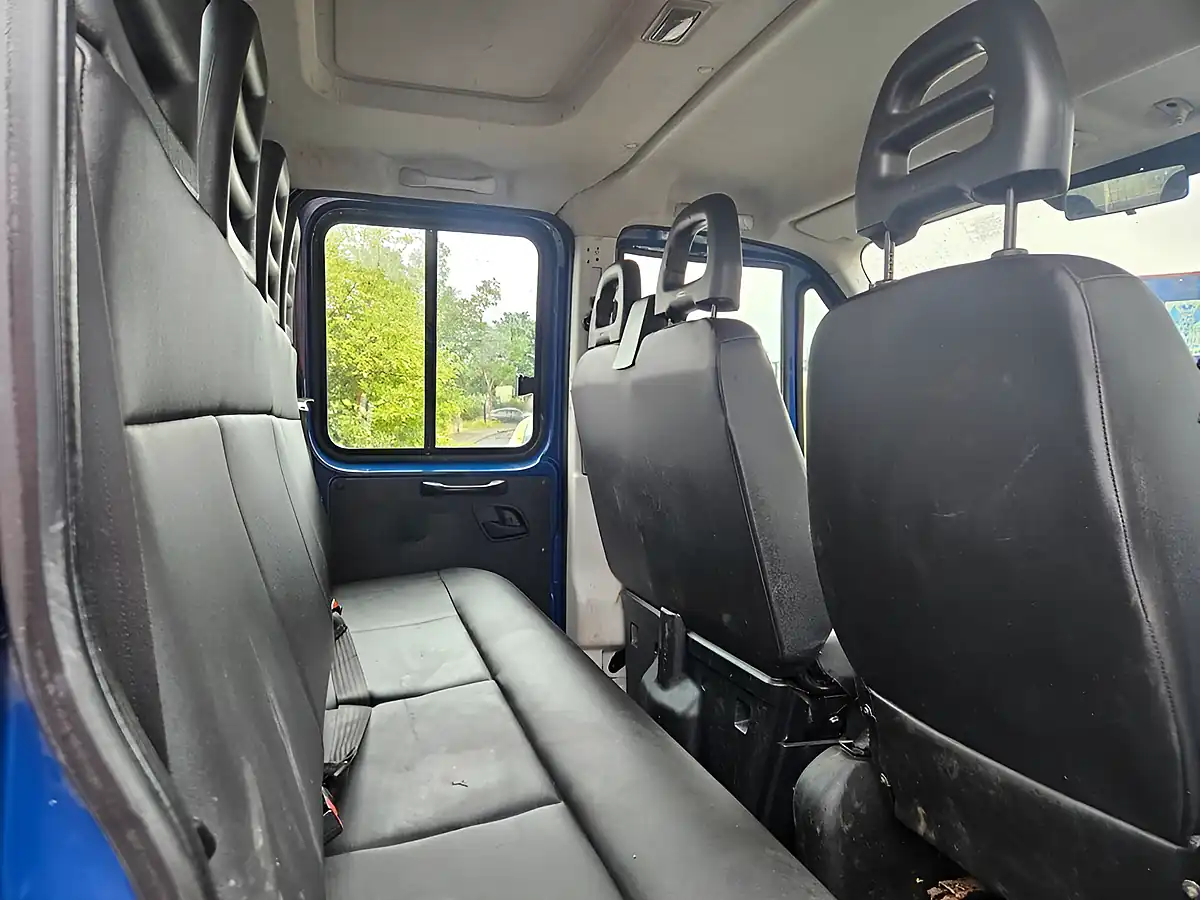 Used 2017 Iveco Daily Crew Cab Tipper Pickup Blue - Interior and Exterior details 9