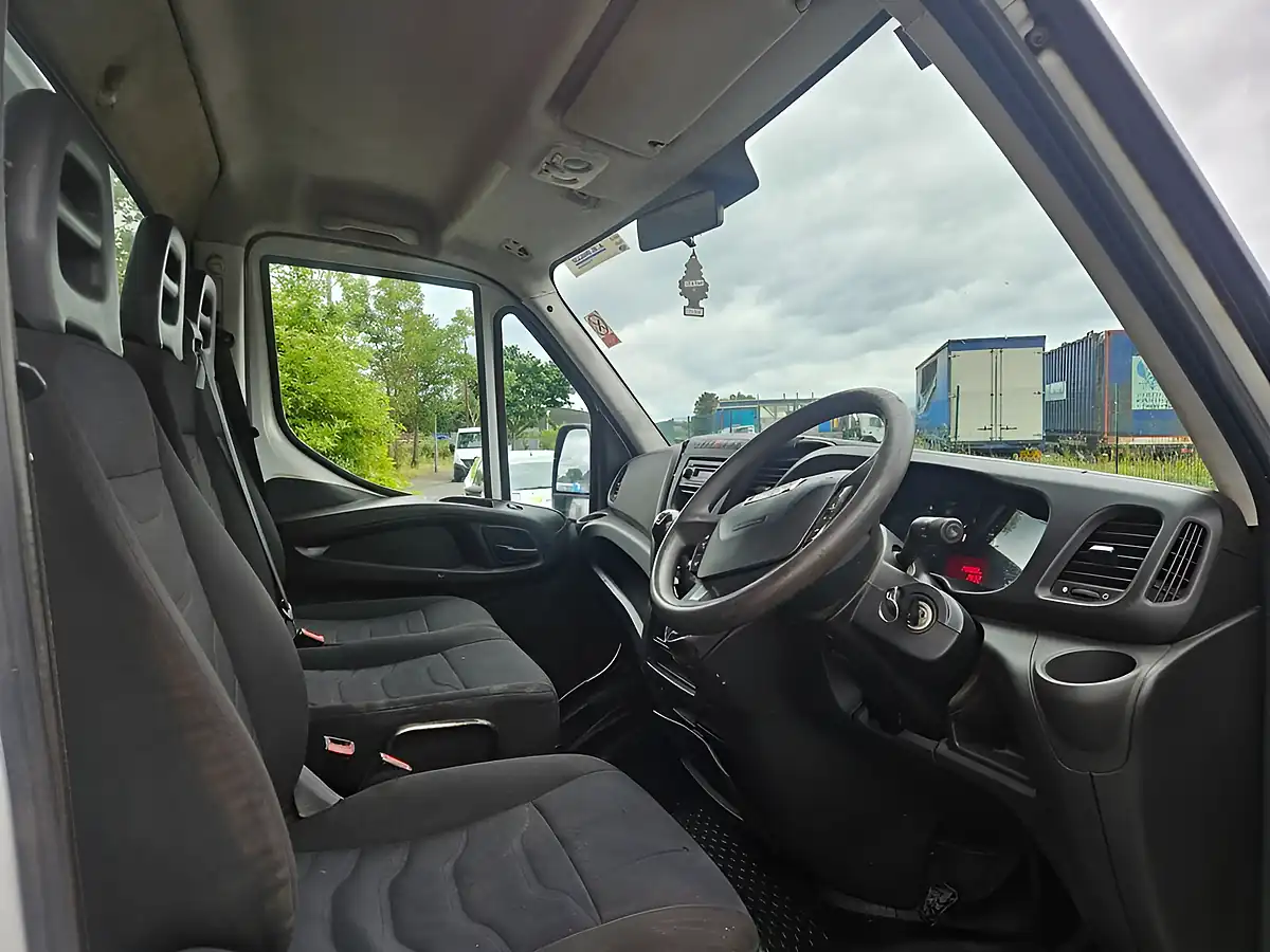 Used 2017 Iveco Daily Lwb Dropside White - Interior and Exterior details 10