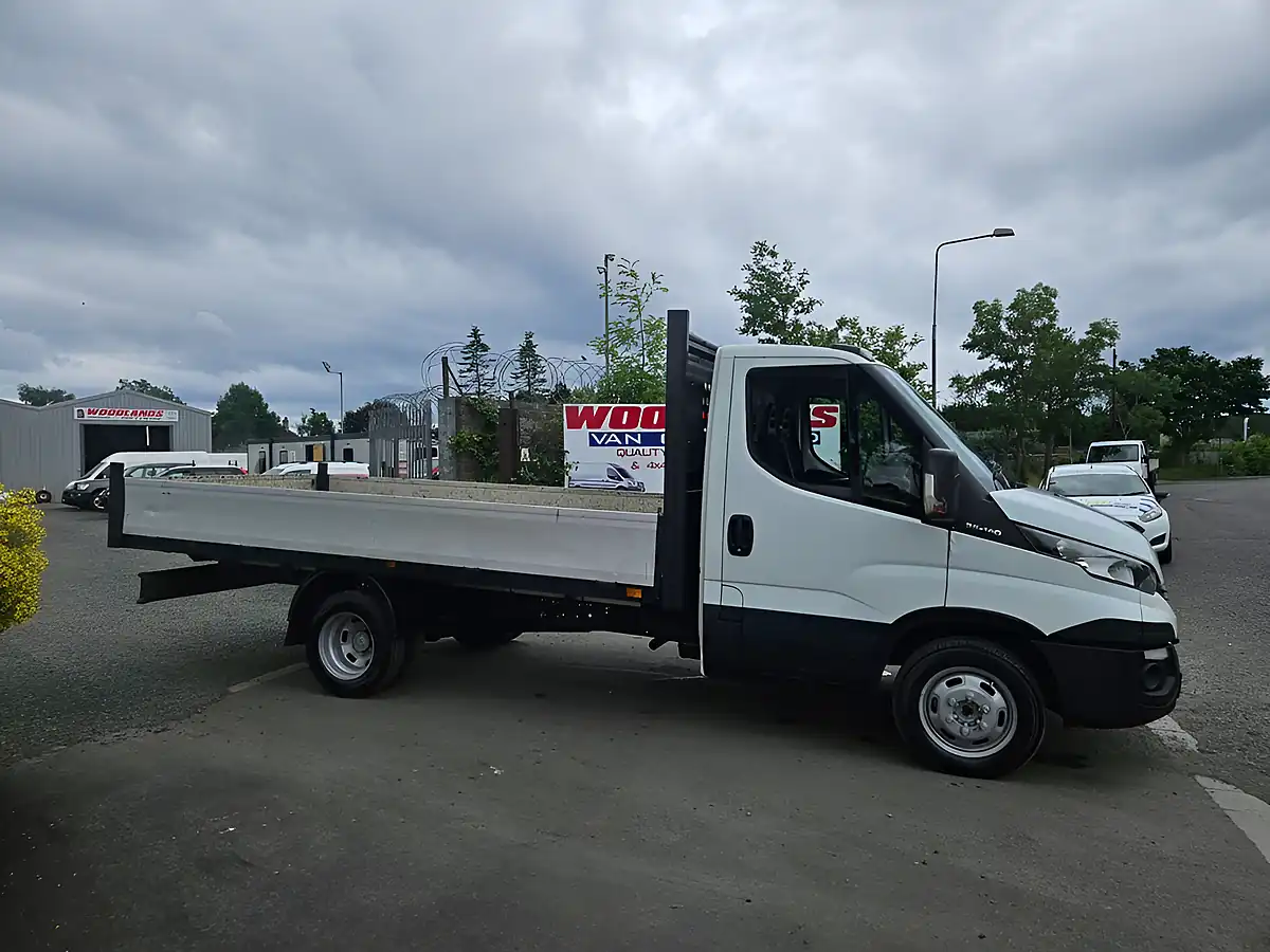 Used 2017 Iveco Daily Lwb Dropside White - Interior and Exterior details 2