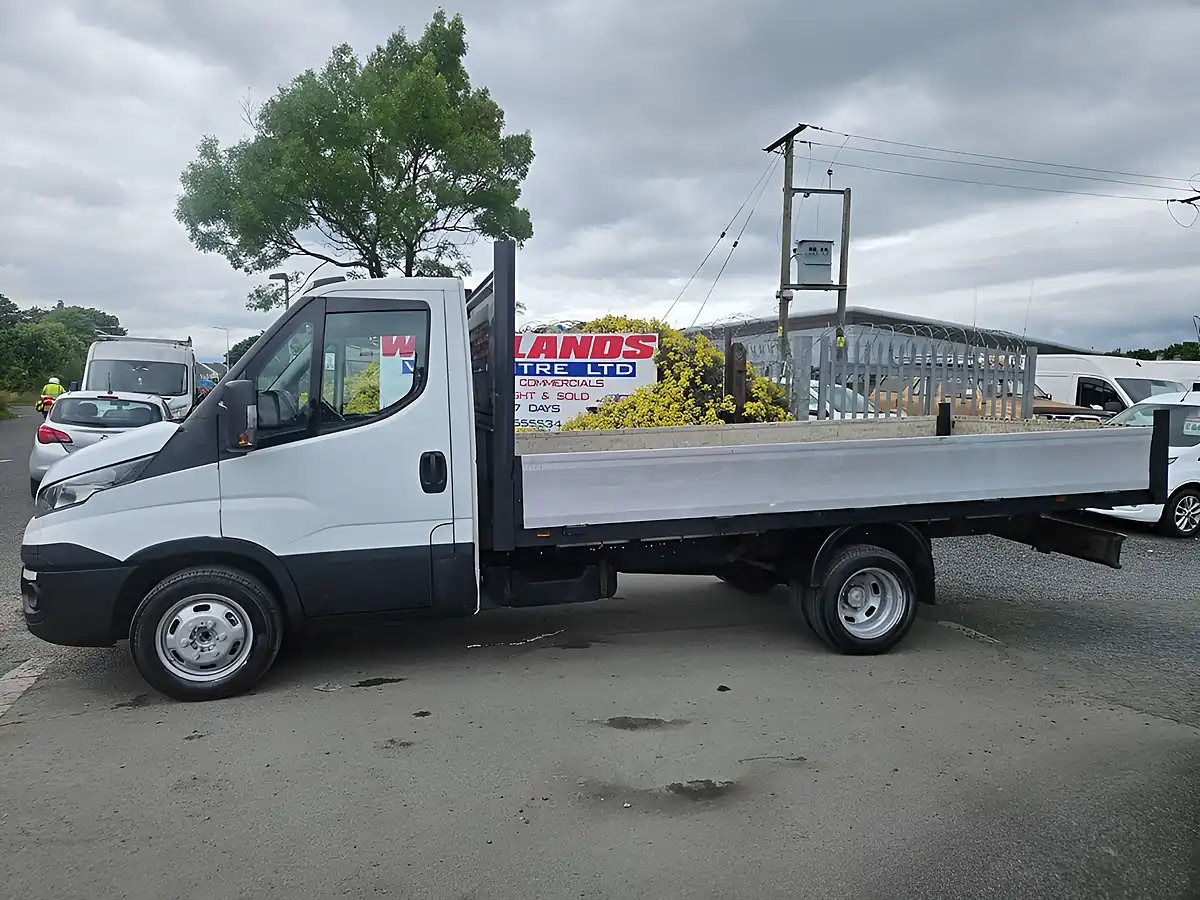 Used 2017 Iveco Daily Lwb Dropside White - Interior and Exterior details 5